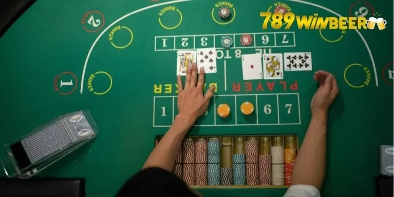 Người chơi đặt cược trong 3 cửa banker, player và tie